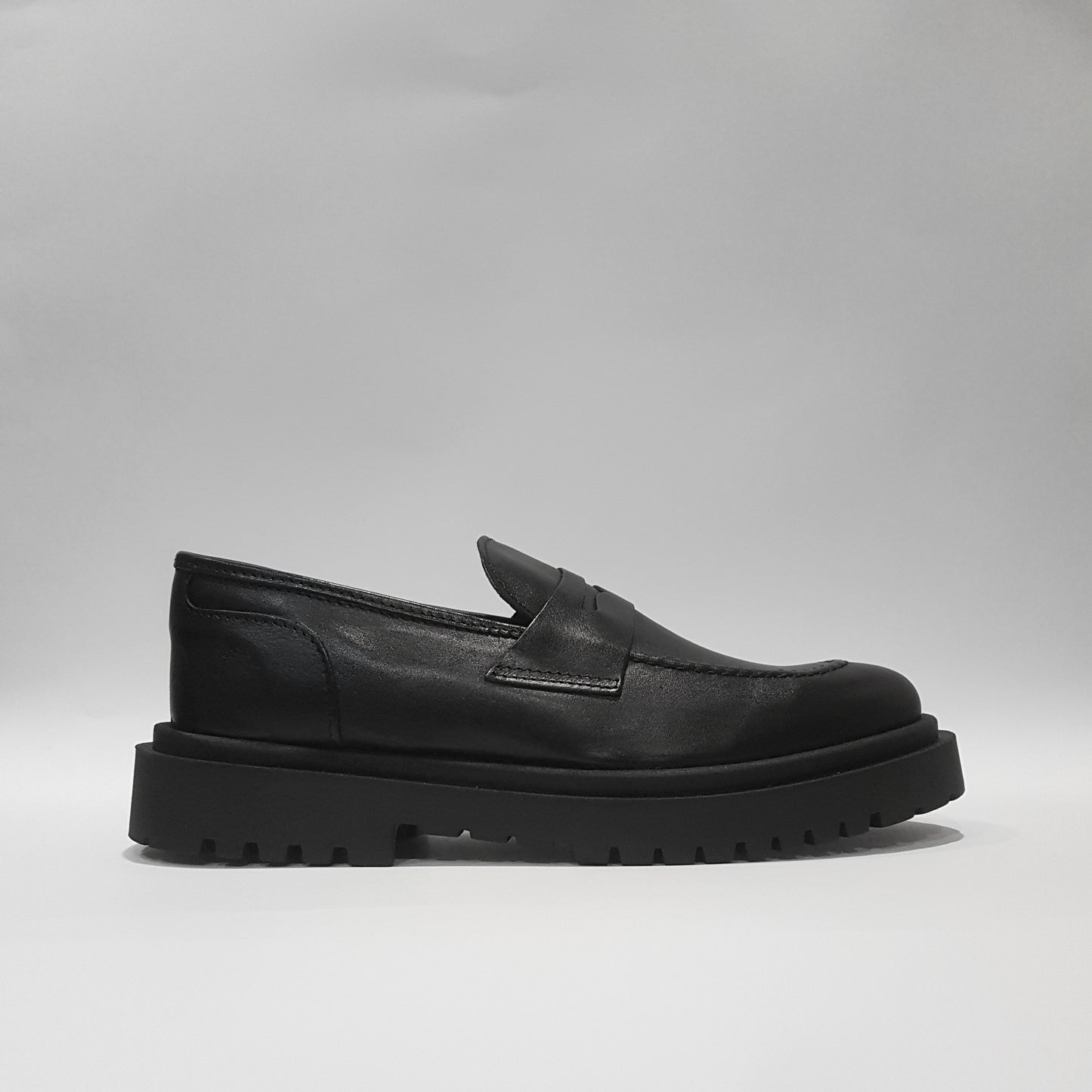 Mocassino in pelle con fondo roccia - M4044P