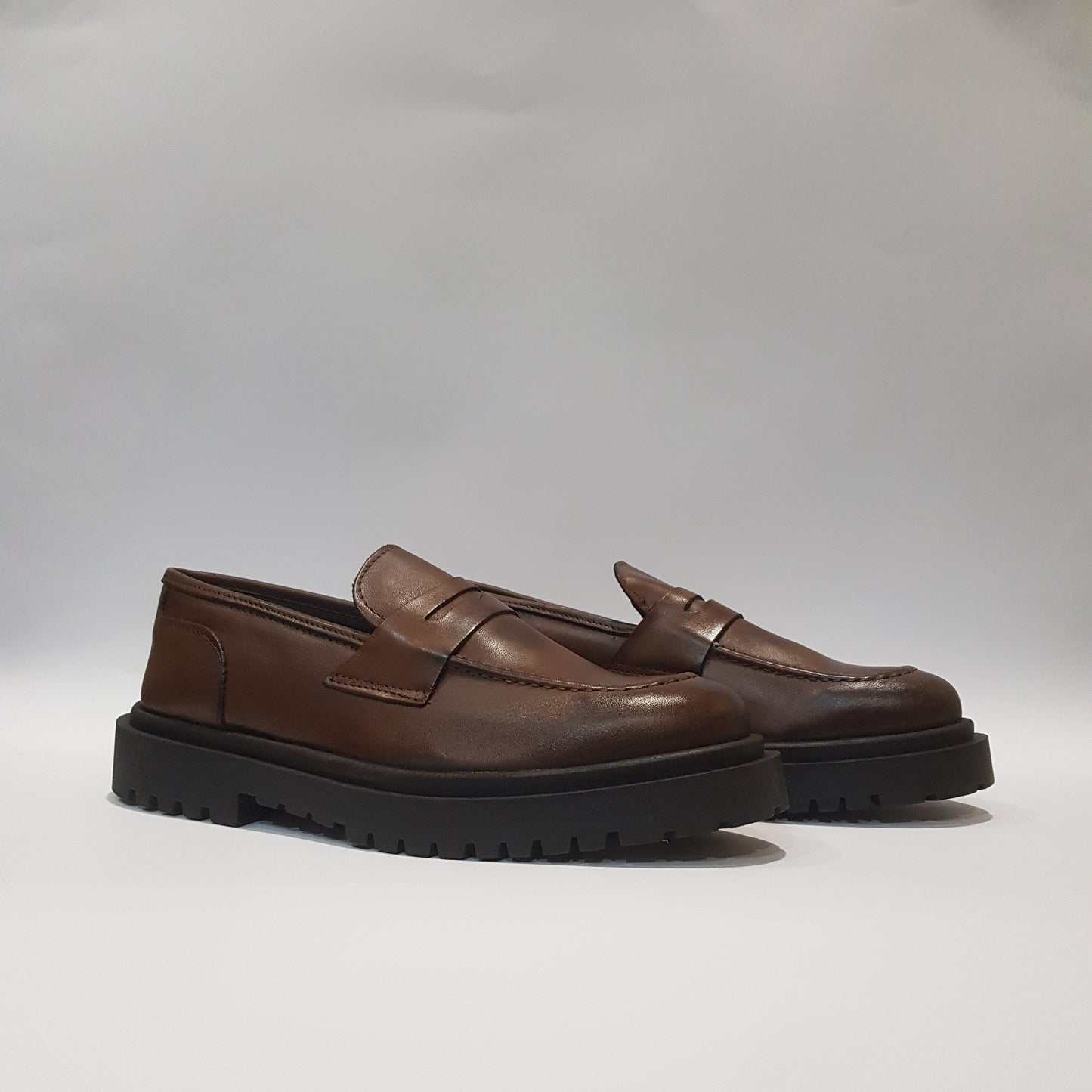 Mocassino in pelle con fondo roccia - M4044P