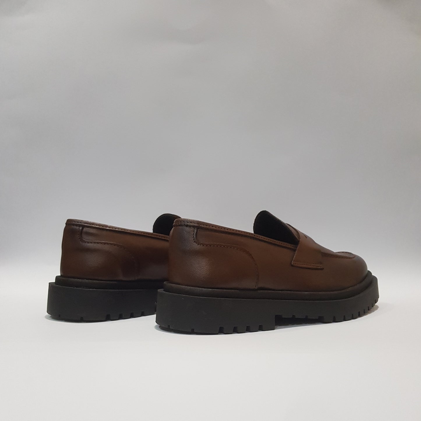 Mocassino in pelle con fondo roccia - M4044P