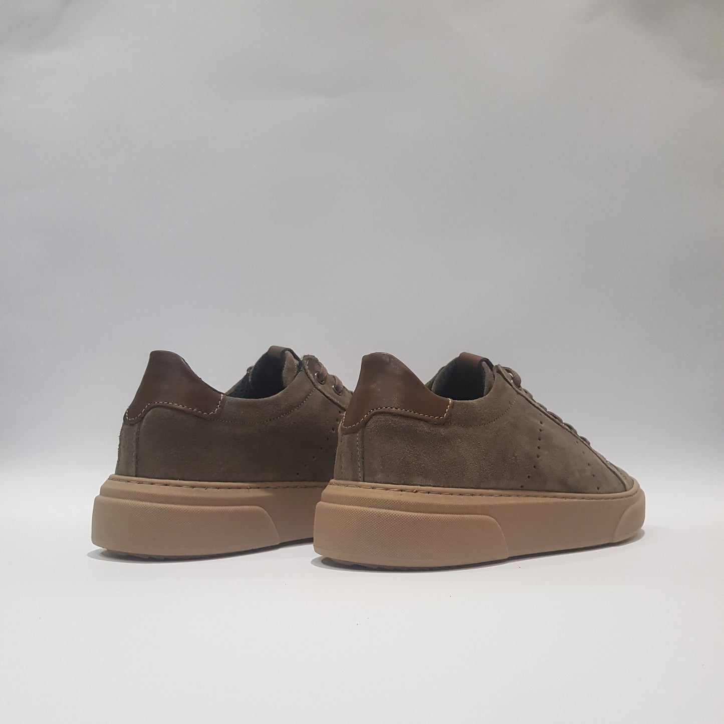 Sneakers in camoscio con dettaglio in pelle - S9006CP