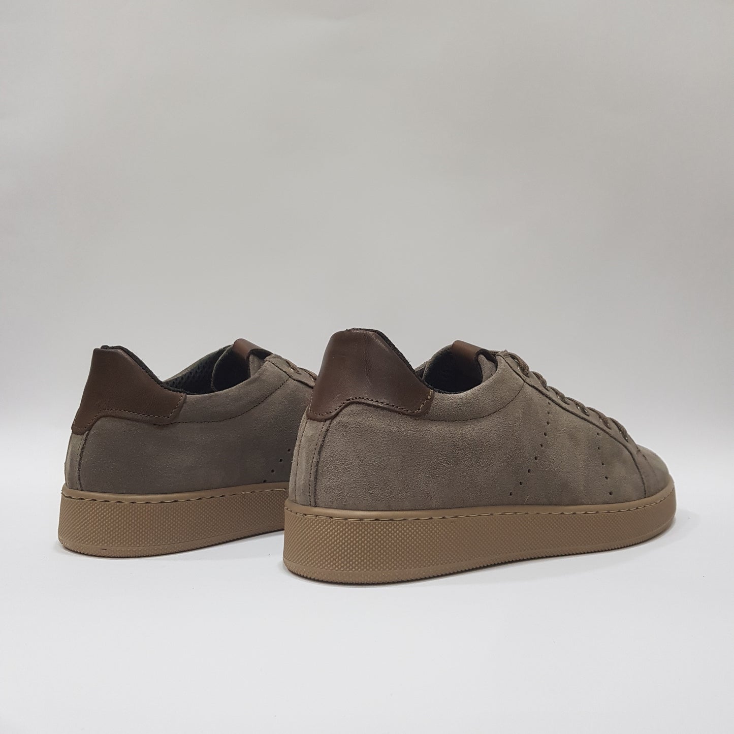 Sneakers in camoscio - S6106CP