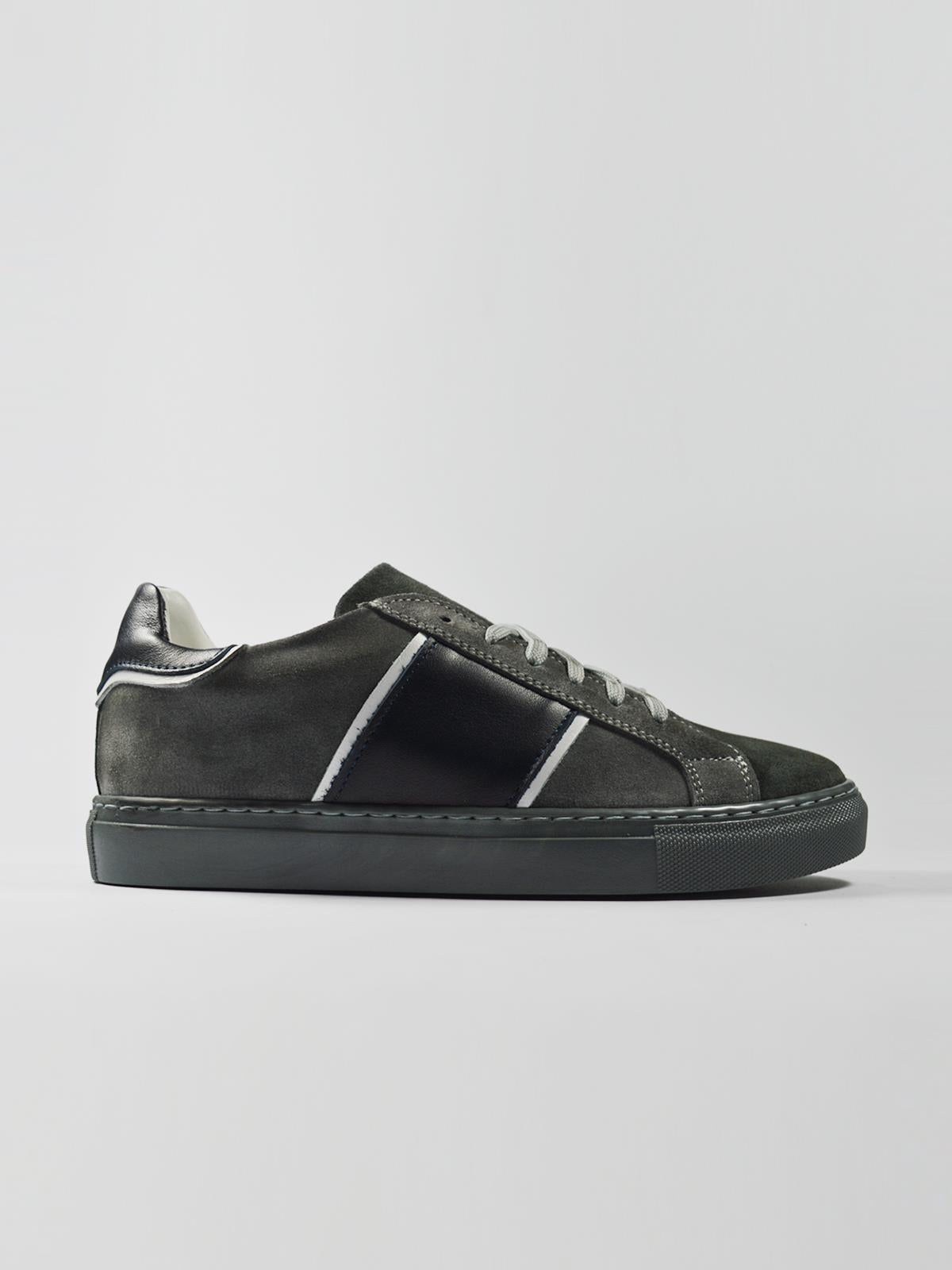 Sneakers in camoscio - F7125CP