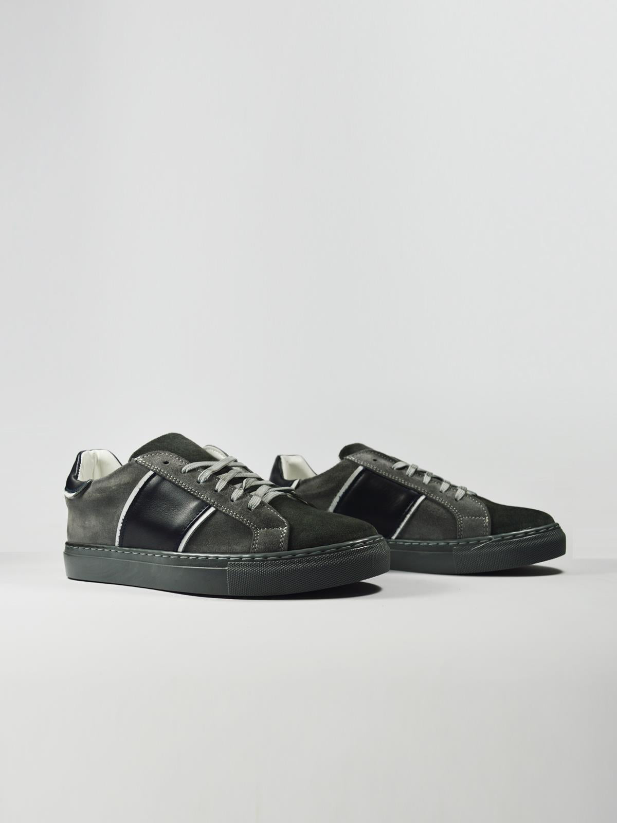 Sneakers in camoscio - F7125CP
