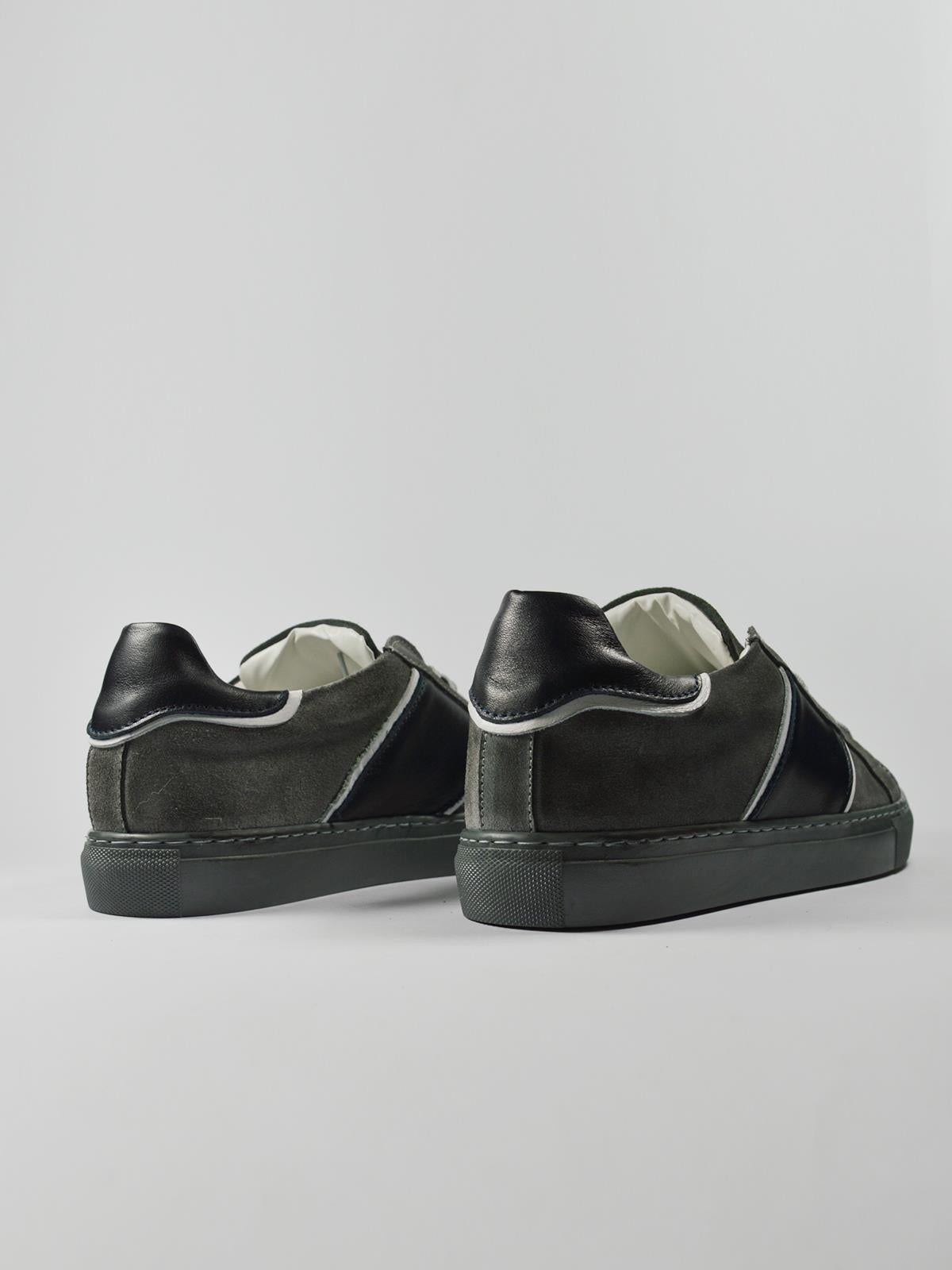 Sneakers in camoscio - F7125CP