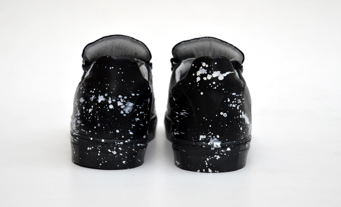 Sneakers in pelle con schizzi di pittura - B3000X